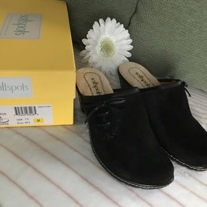 SoftSpots - Leda Black Suede Wedge Clog (7.5M)